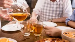 Herbata po posiłku: nawyk czy dodatkowe obciążenie dla organizmu?